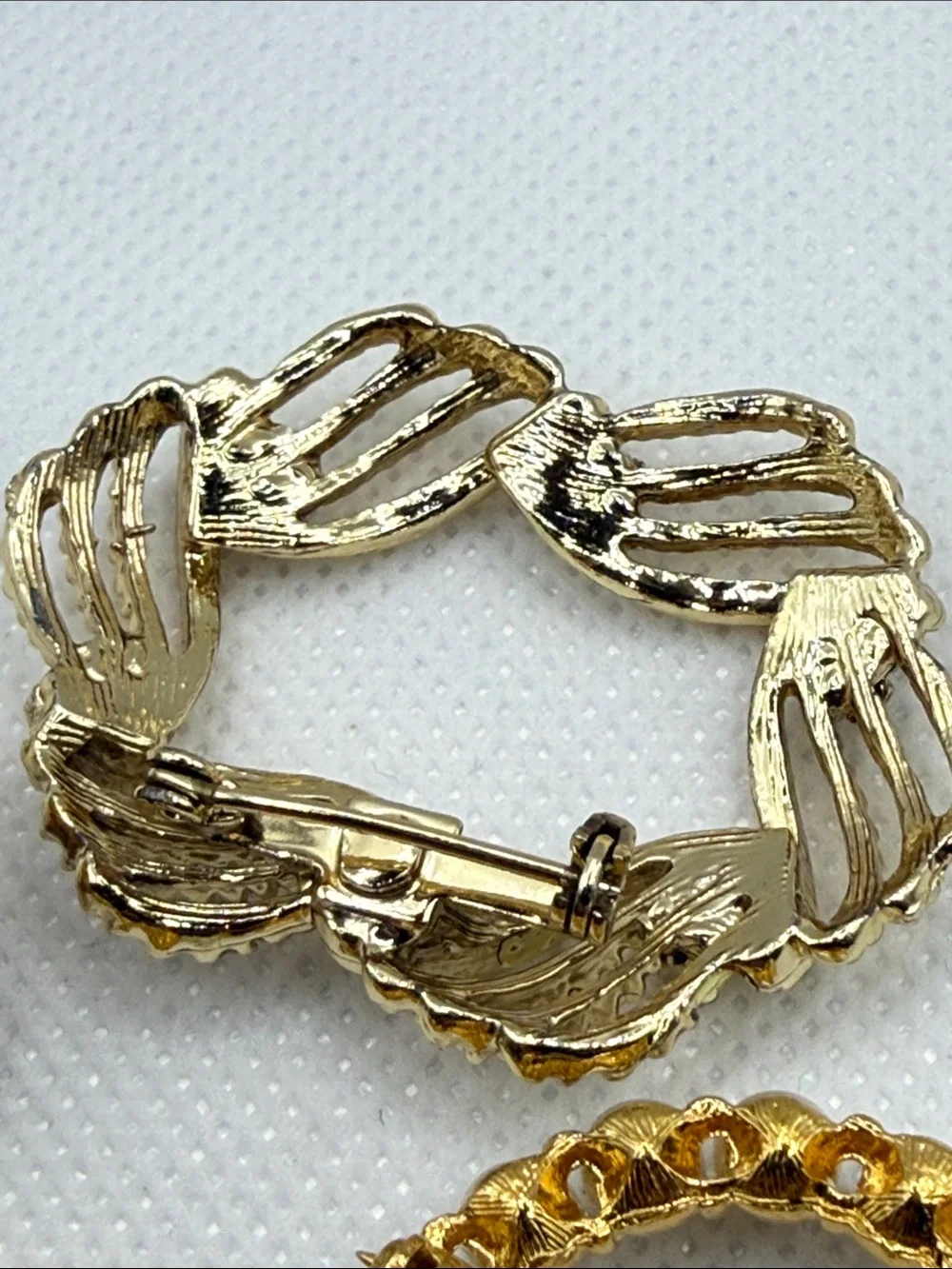 Vintage 4 pc Gold tone faux Pearl Decorative Brooch Set rhinestone pin 1 signed
